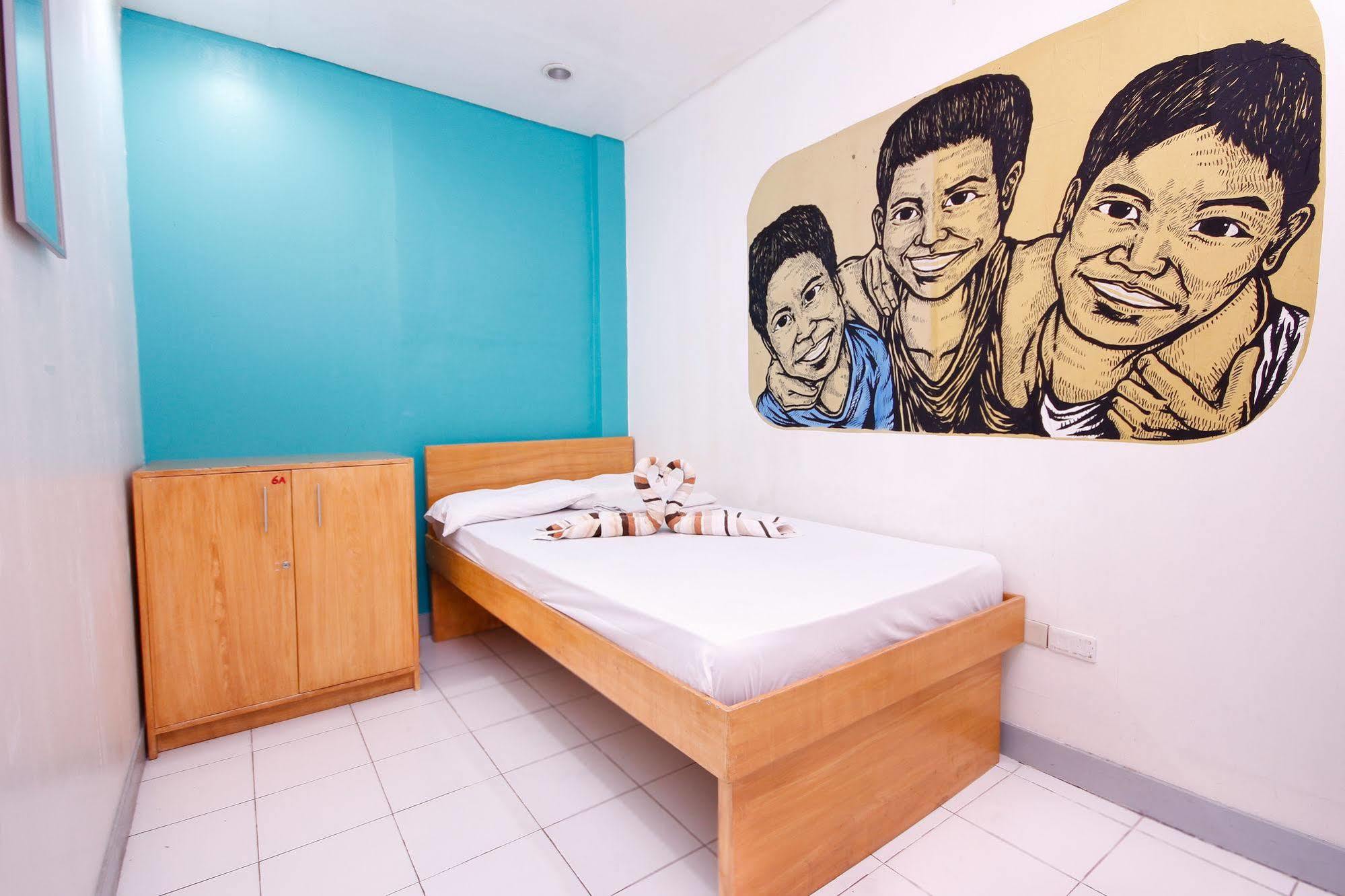 Lokal Hostel San Pedro Makati Exterior foto