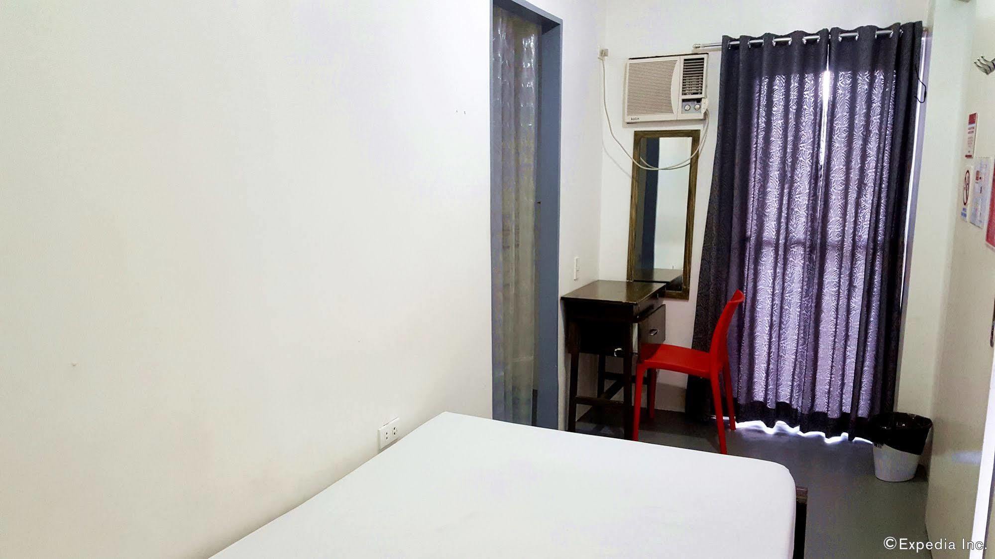 Lokal Hostel San Pedro Makati Exterior foto